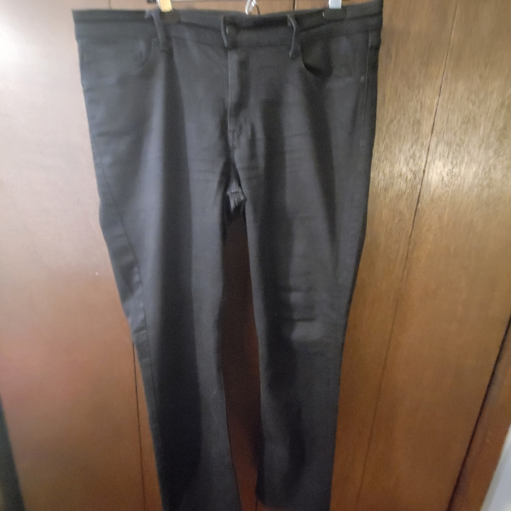 Levi Black Mid rise Skinny Jeans